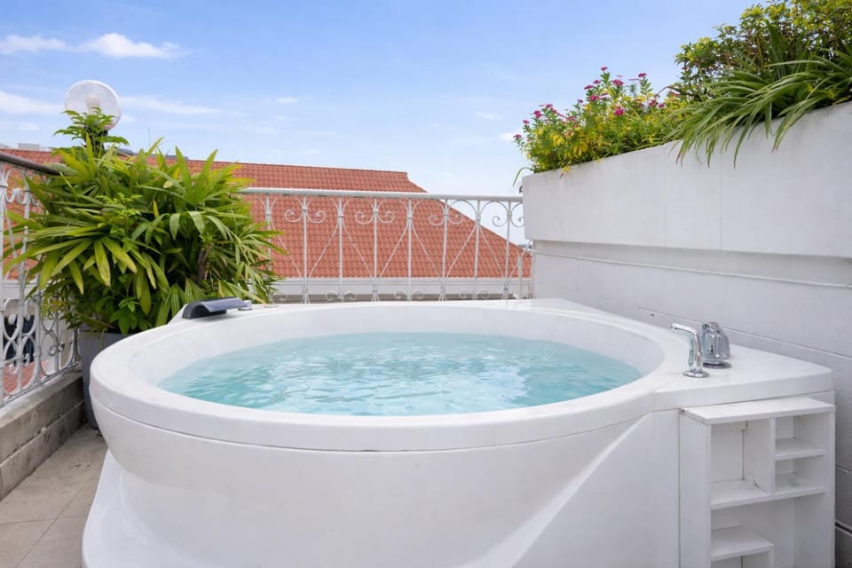 Day, Natural landscape, Hot Tub, Hot Tub, Balcony/Terrace