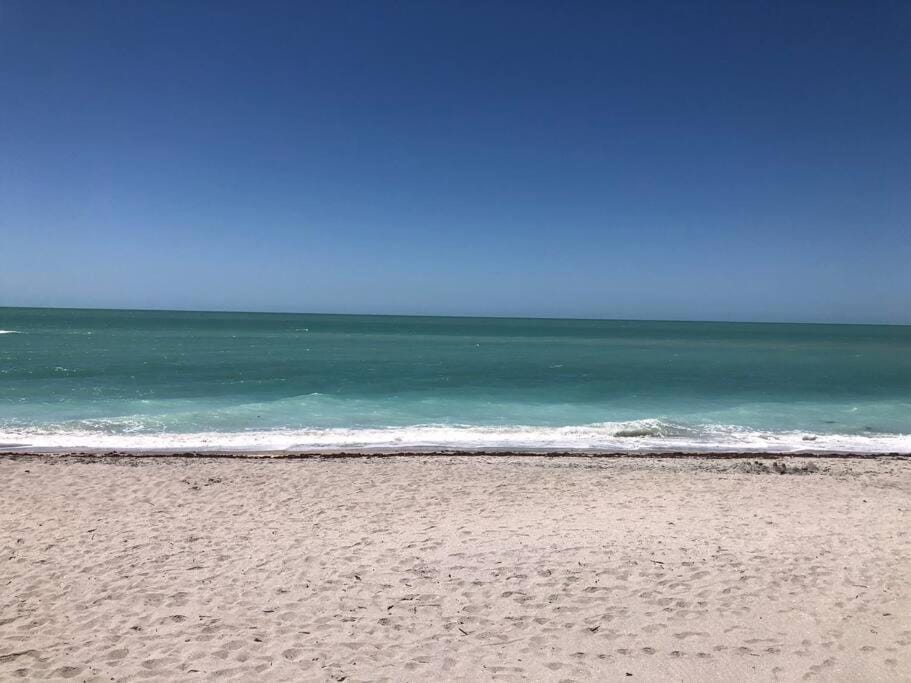 Pelican Nest Private Beach & Bay access & Pool Villa in Manasota Key