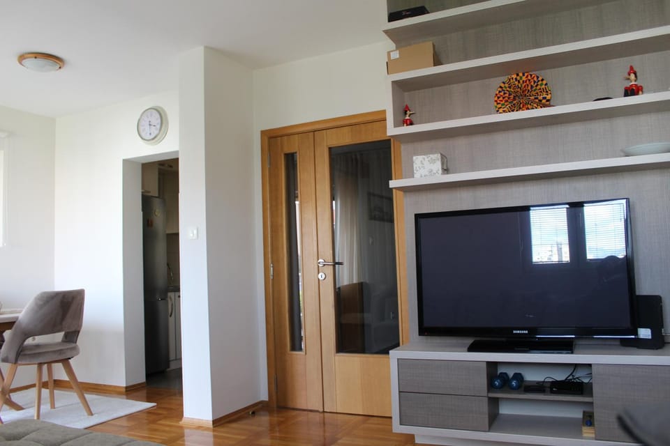 Communal lounge/ TV room, TV and multimedia, Living room, Seating area