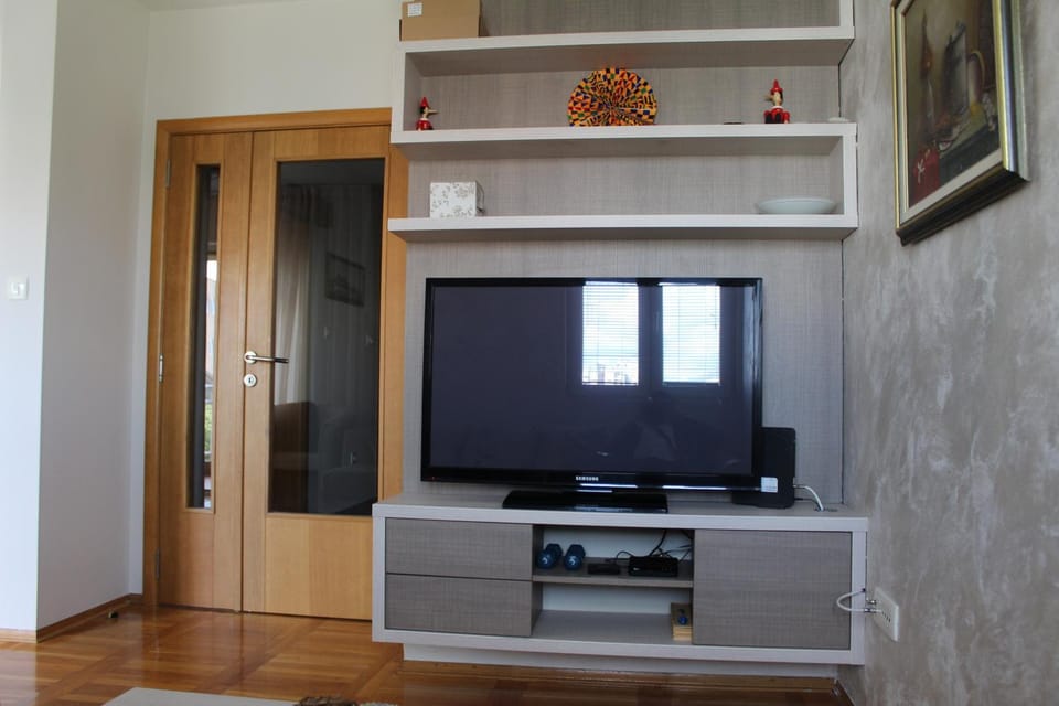 Communal lounge/ TV room, TV and multimedia, Evening entertainment