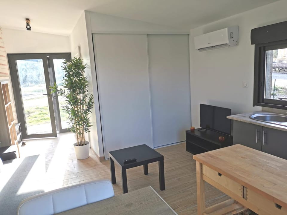 Studio indépendant, 10min Avignon Apartment in Villeneuve-lès-Avignon