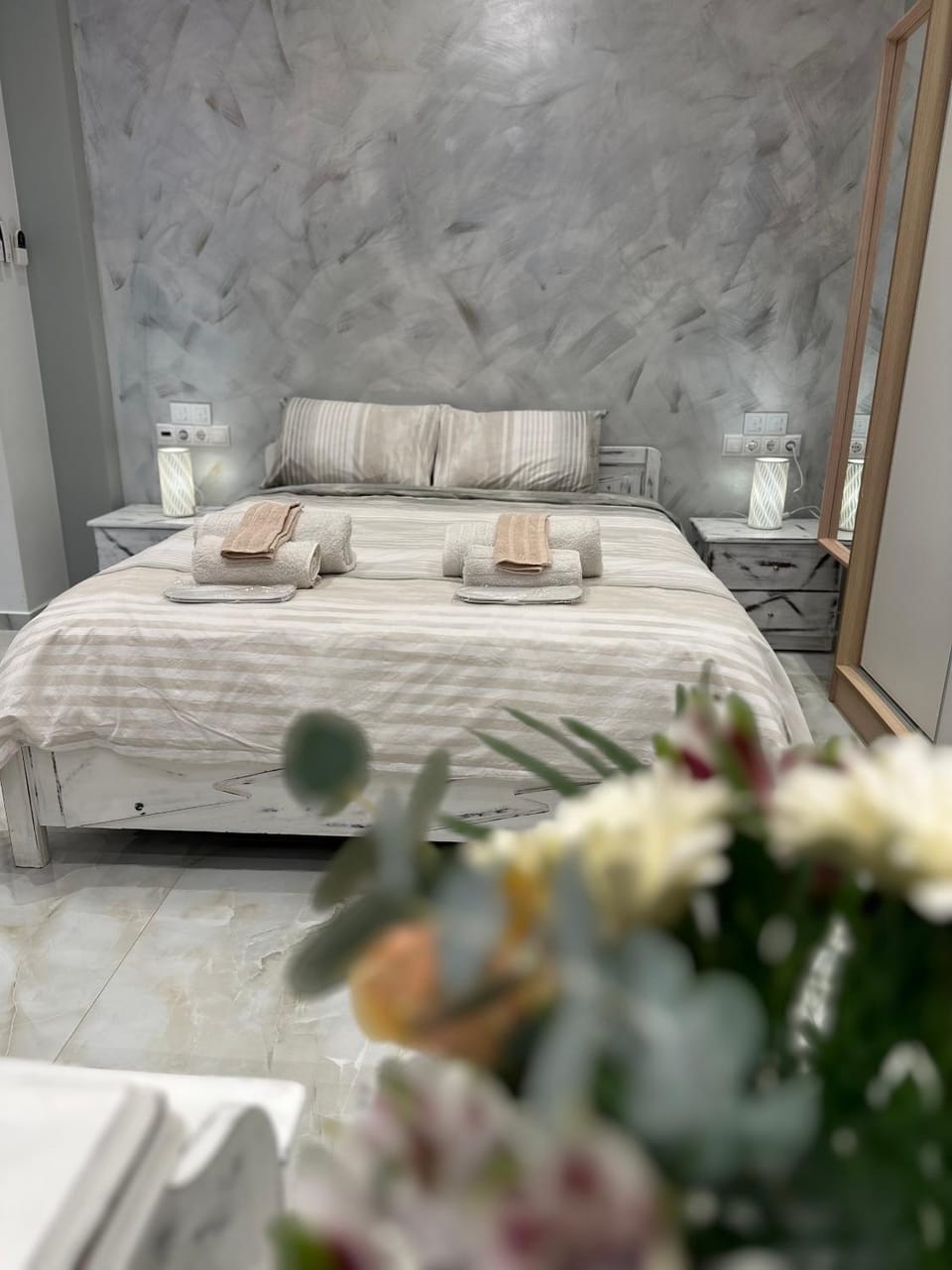 Photo of the whole room, Bedroom, towels