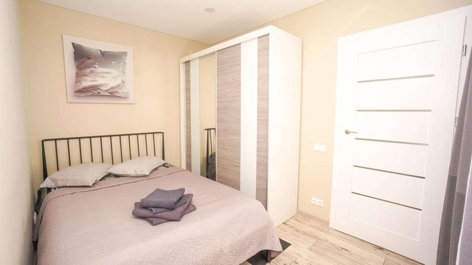 Bed, Photo of the whole room, Bedroom, towels, wardrobe