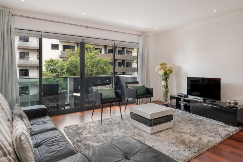 Communal lounge/ TV room, TV and multimedia, Living room, Seating area, Evening entertainment