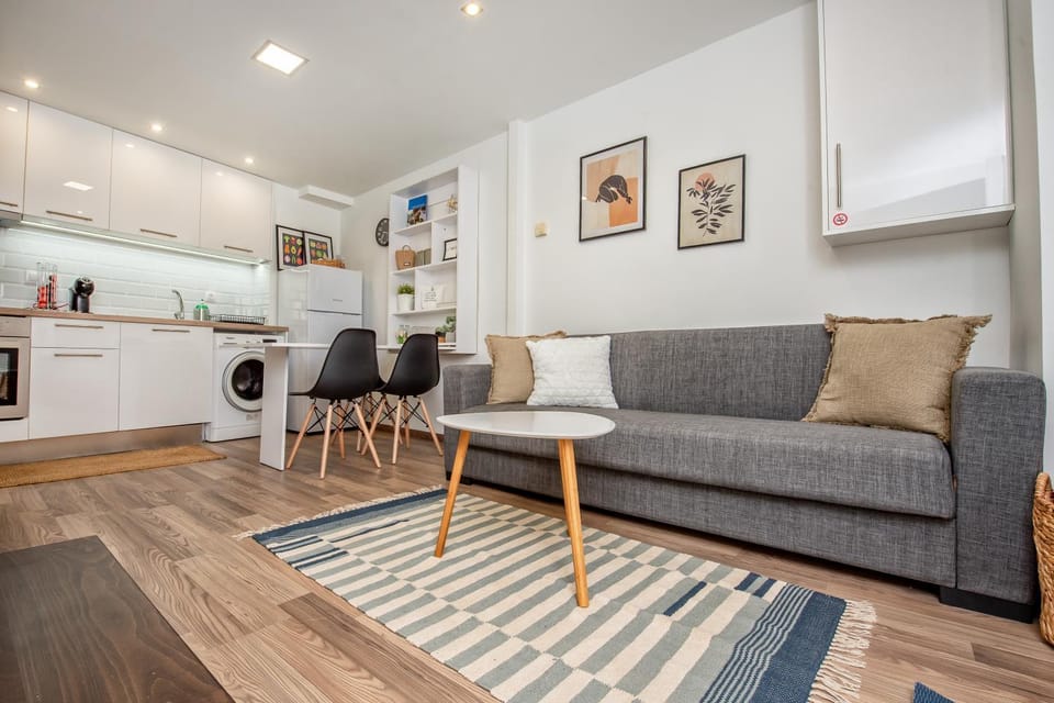 Property building, Restaurant/places to eat, Living room