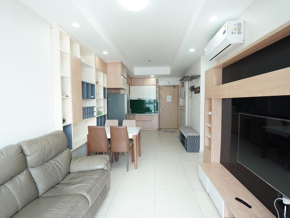 Communal lounge/ TV room, TV and multimedia, Dining area, air conditioner