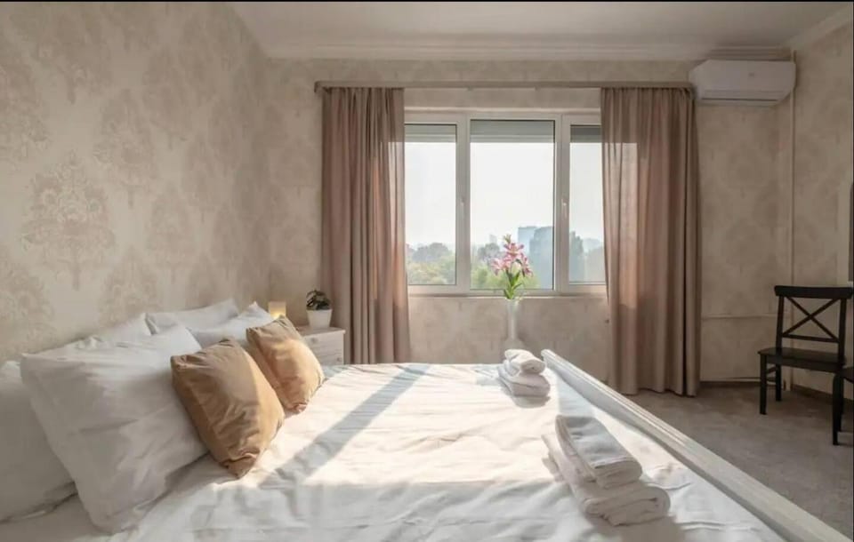 Bed, Bedroom, City view