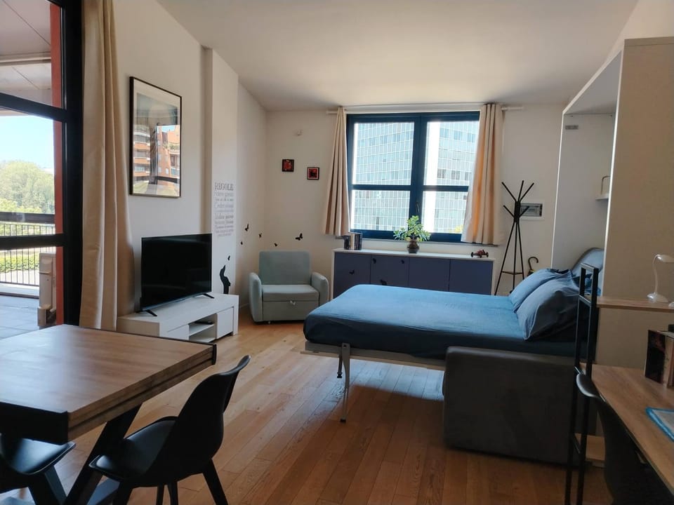 Bed, TV and multimedia, View (from property/room), Balcony/Terrace, Dining area, Bedroom, Lunch
