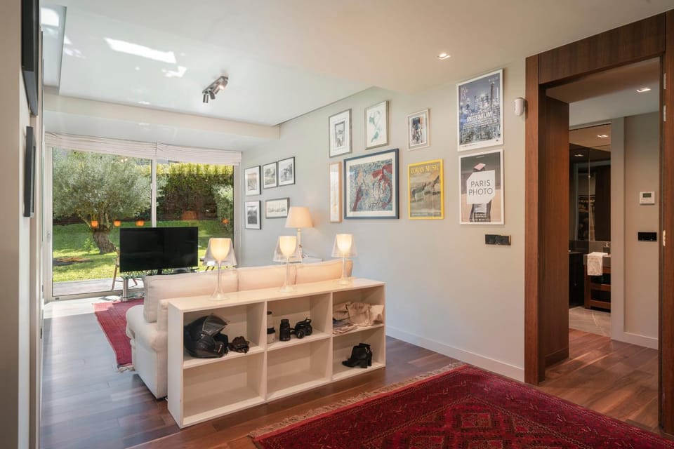TV and multimedia, Living room, Seating area