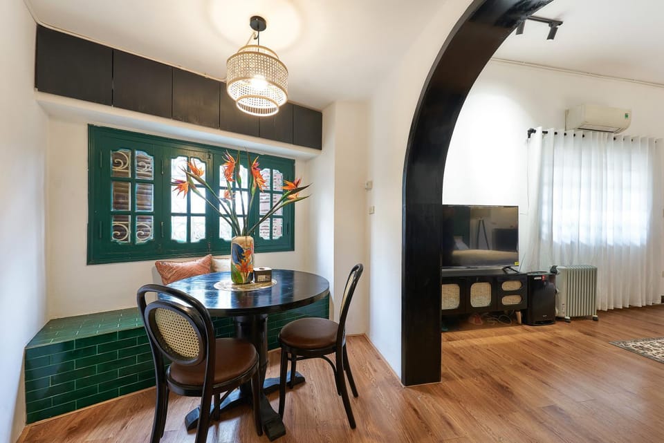Communal lounge/ TV room, TV and multimedia, Seating area, Dining area, Meals, hair dresser
