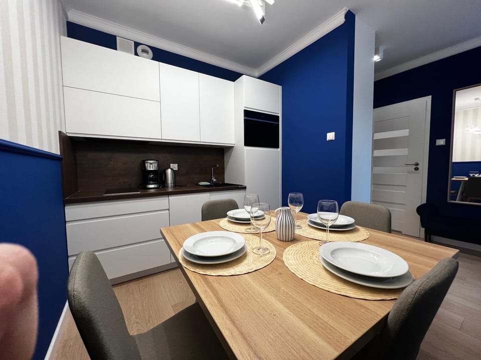 Kitchen or kitchenette, Dining area, minibar