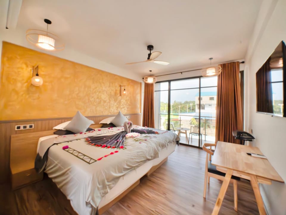 Photo of the whole room, Bedroom