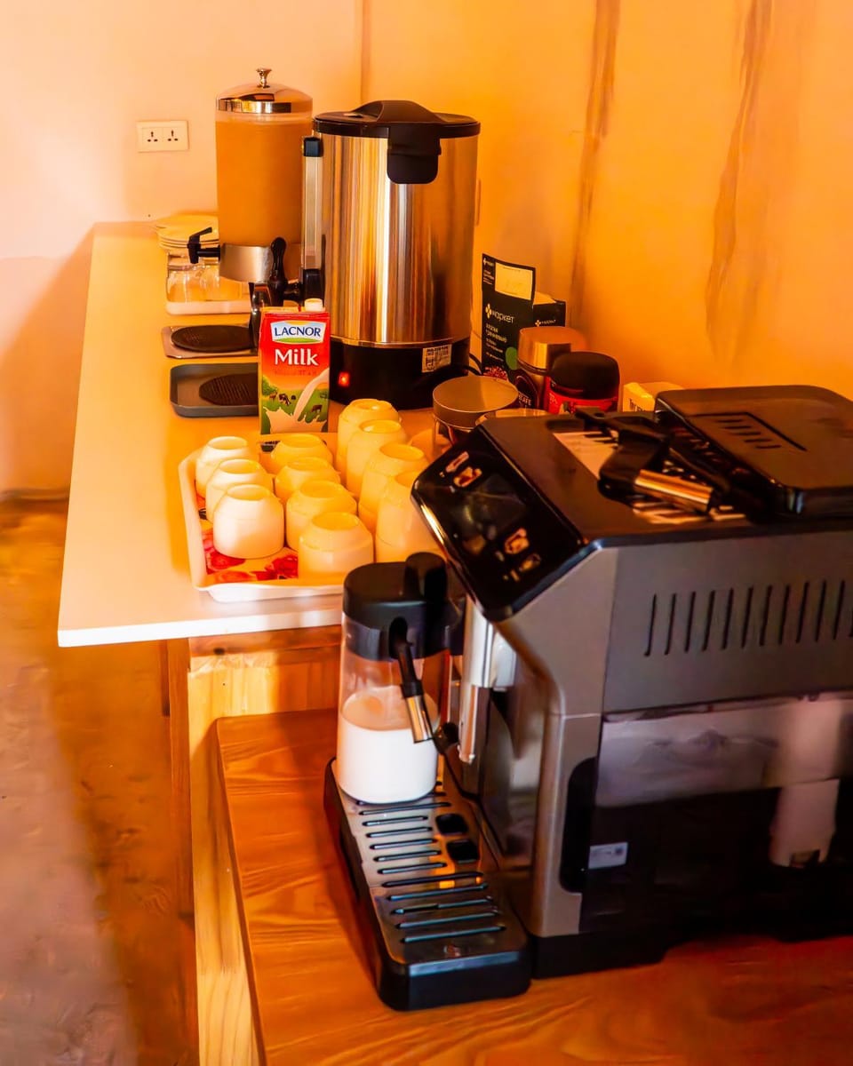 Coffee/tea facilities, Food and drinks