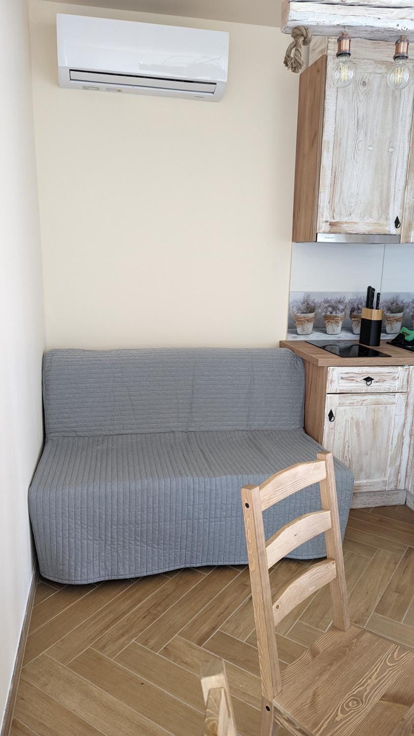 Kitchen or kitchenette, Living room, Seating area, air conditioner