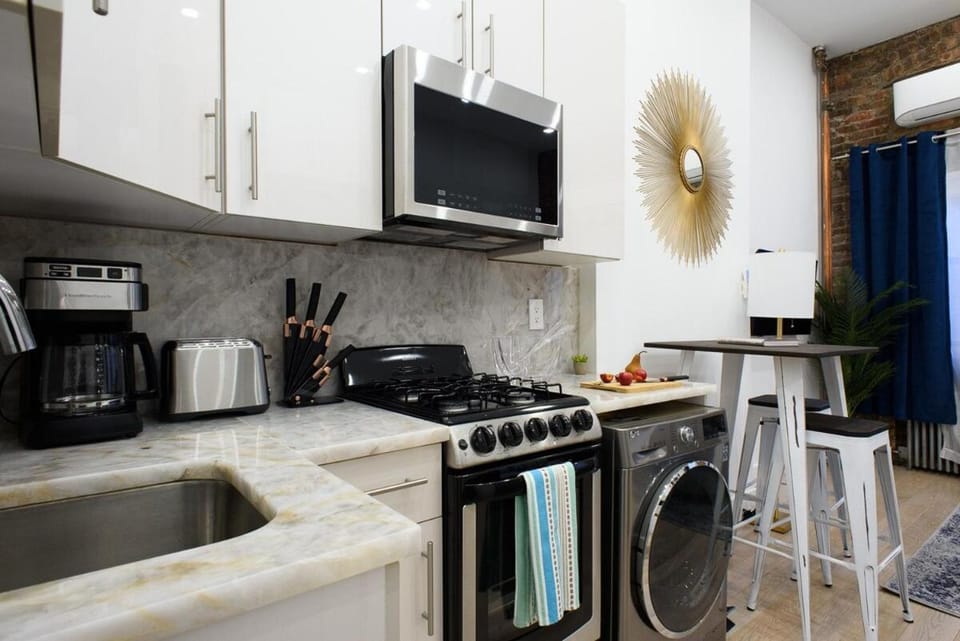 62-2B NEW Prime UES W D in unit Apartment in Upper East Side