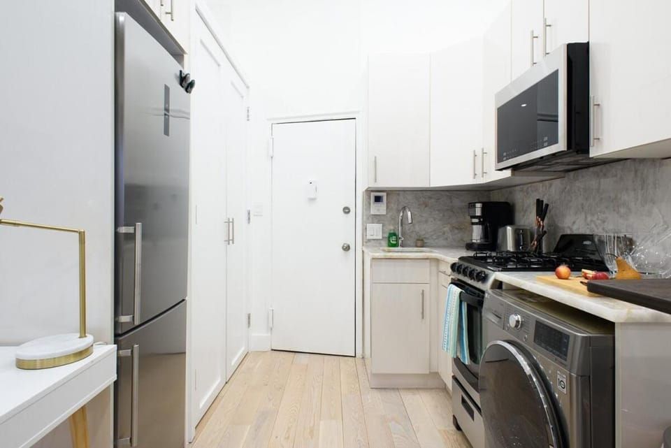 62-2B NEW Prime UES W D in unit Apartment in Upper East Side