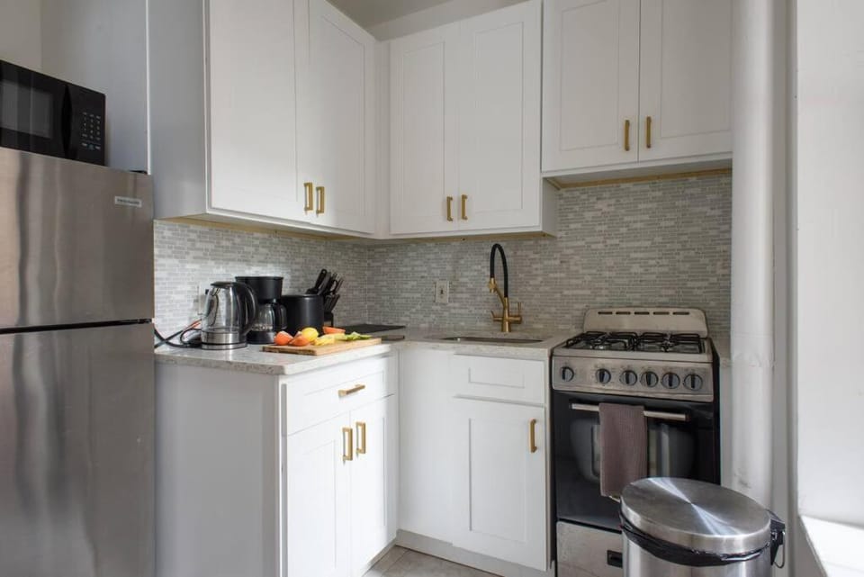 428-3R Spacious Prime Midtown 2BR Newly furnished Apartment in Midtown