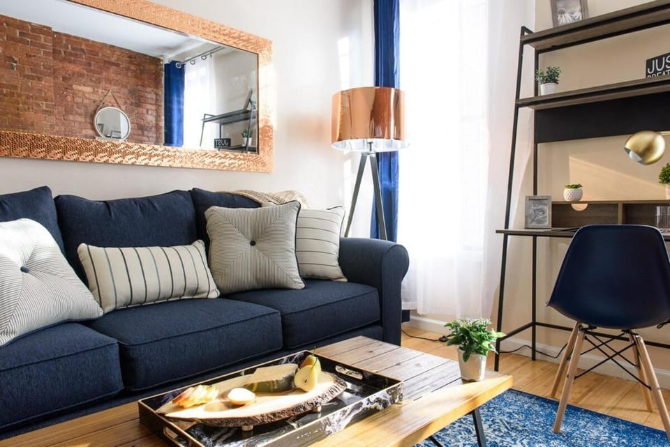 428-4R prime midtown large 2 BR Newly Furnished Apartment in Midtown