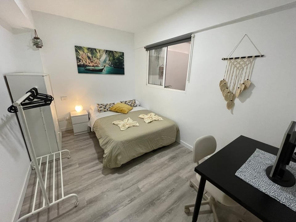 Bed, Photo of the whole room, Bedroom