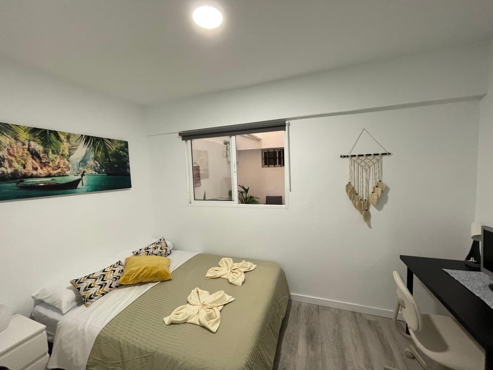 Bed, Photo of the whole room, Bedroom
