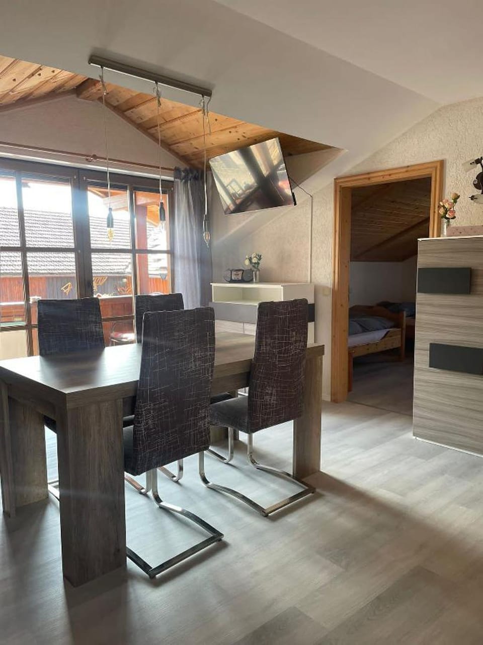 TV and multimedia, Dining area