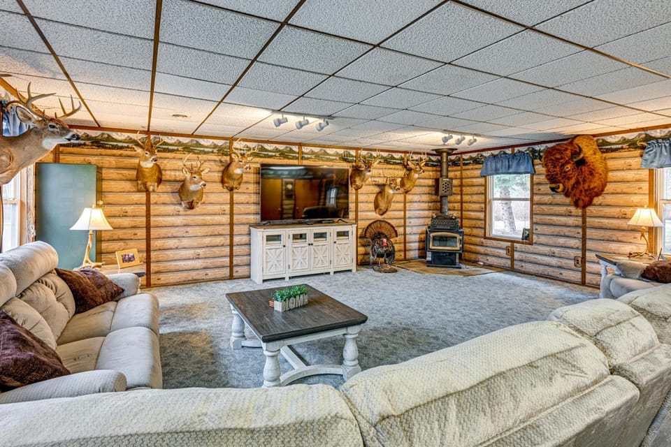 Cozy Cass City Retreat w/ Spacious Deck! House in Michigan