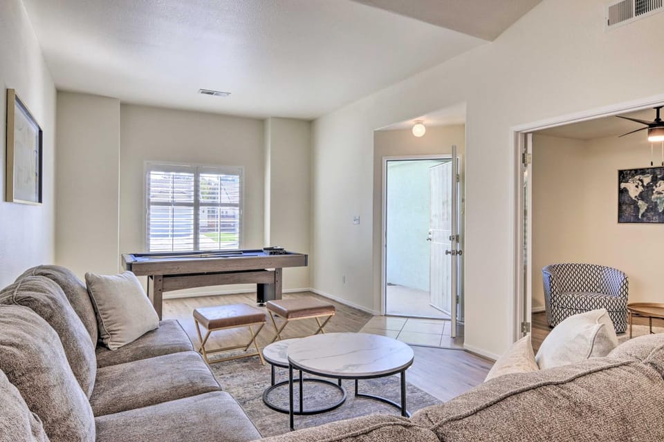 Family-Friendly Getaway: Community Amenities! House in Bakersfield