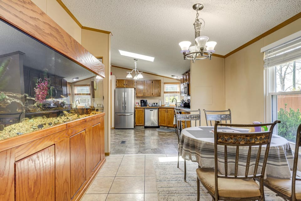 Sevierville Home: Lookout Deck, 10 Mi to Dollywood House in Sevier County