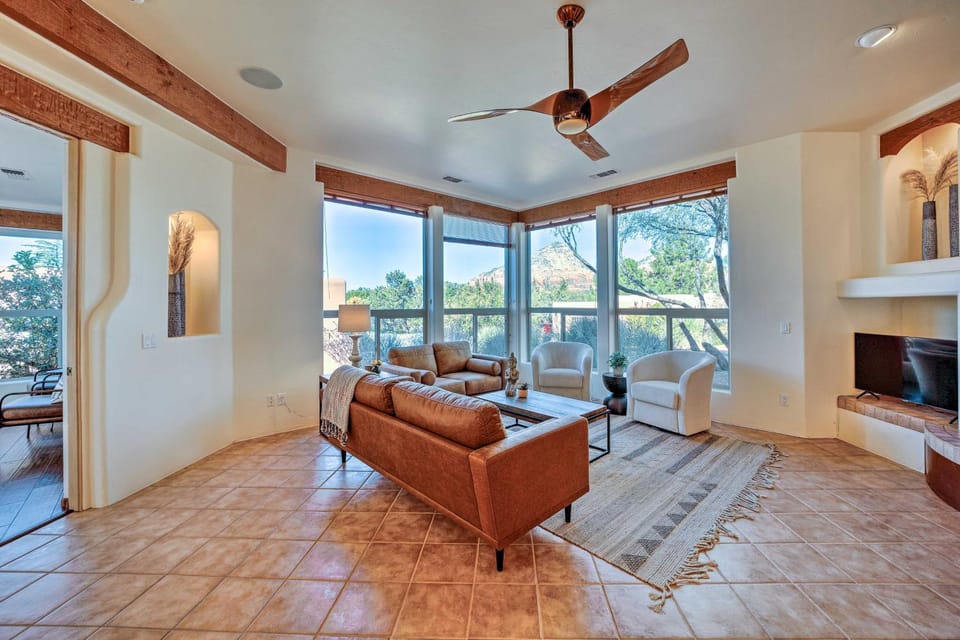 Red Rock Mtn View & Fire Pit: Central Sedona Home! House in Sedona