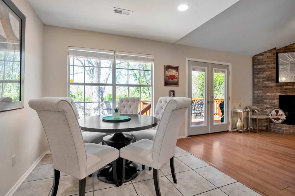 Seating area, Dining area