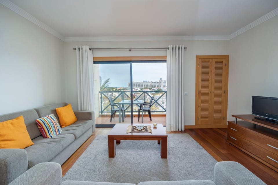 Communal lounge/ TV room, TV and multimedia, View (from property/room), Balcony/Terrace, Living room, Seating area, Evening entertainment