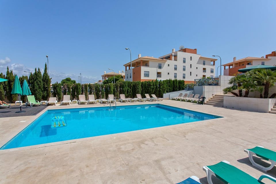 Property building, Pool view, Swimming pool, Swimming pool, sunbed