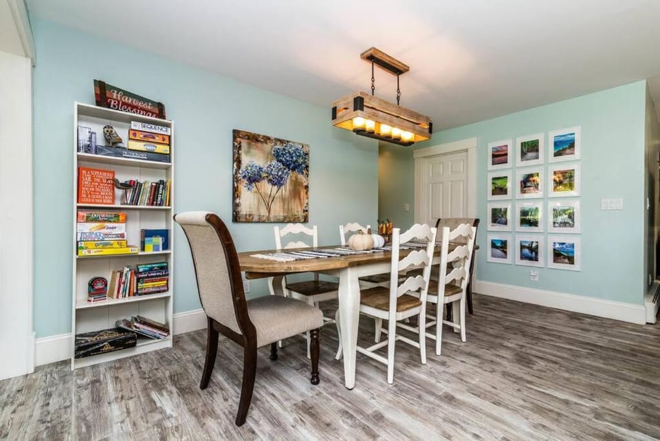 Chelsea Lake House, Game Room, & Pontoon-rental House in Michigan
