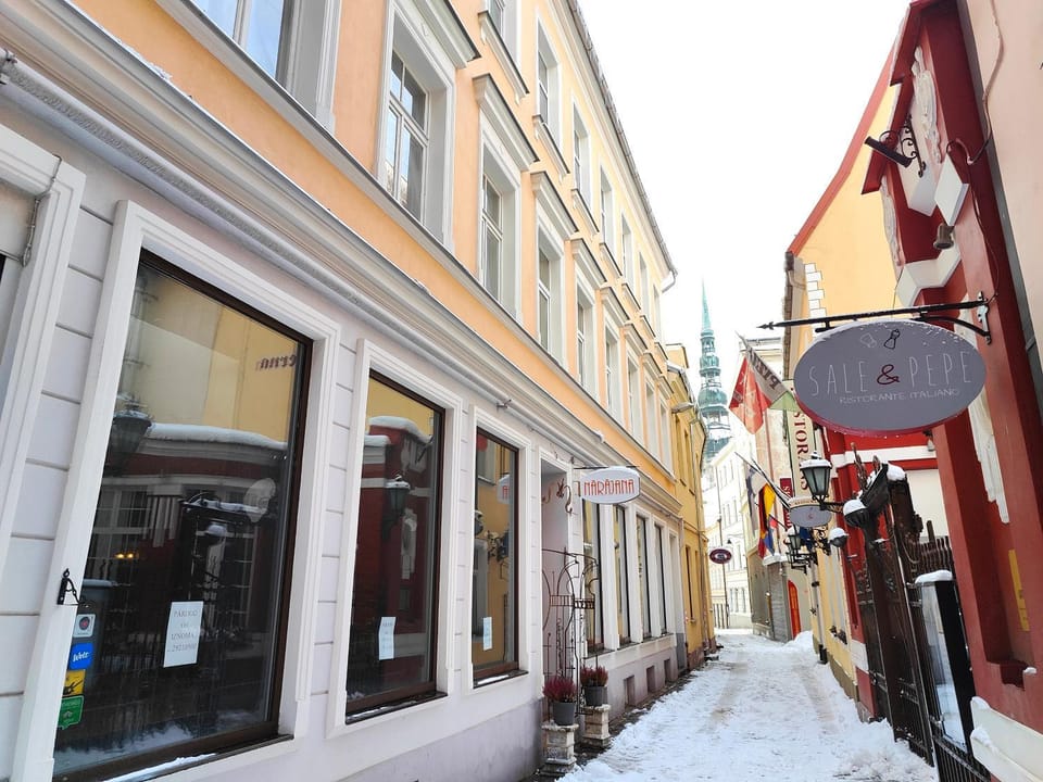 Property building, Day, Neighbourhood, Winter, City view
