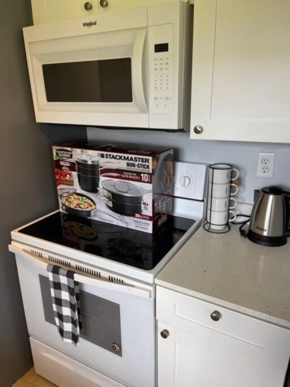 Roxanas 3bed 2bath Home with Modern Interior and BBQ Backyard House in Oakland Park