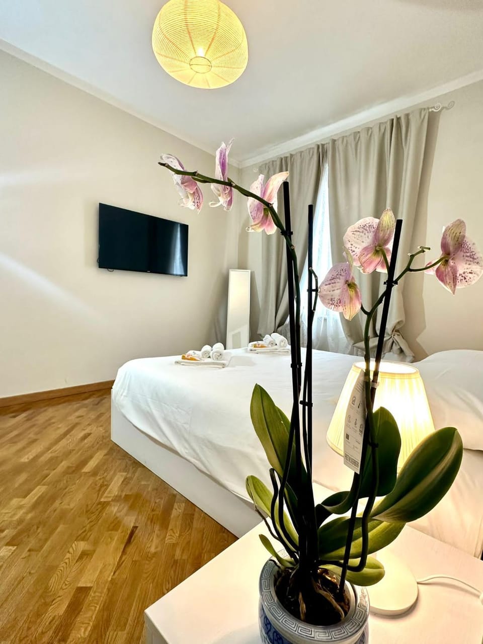 Bedroom, locker, towels