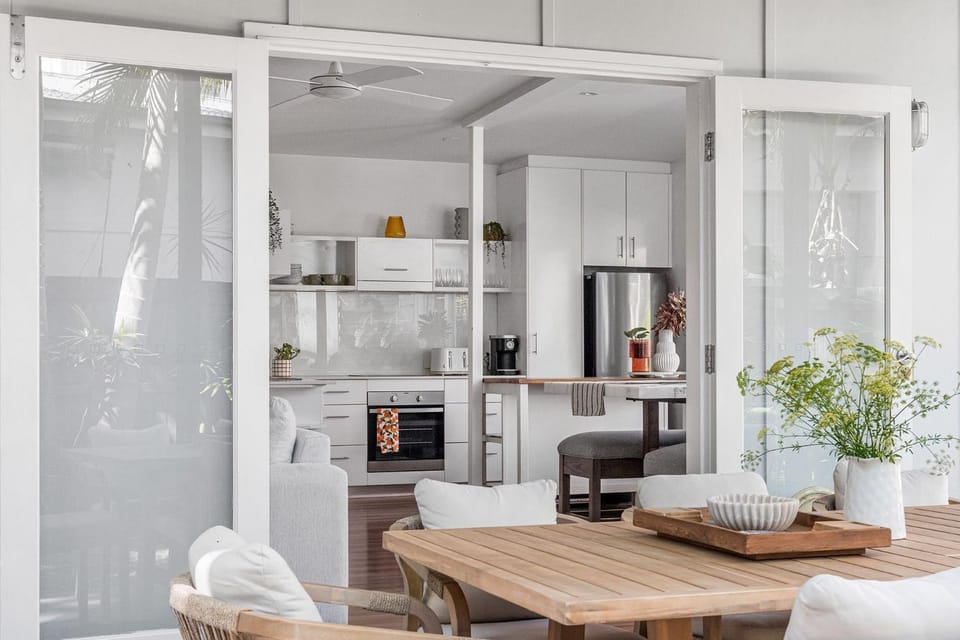 Coffee/tea facilities, Kitchen or kitchenette, Dining area, minibar, oven, pet friendly, stove, toaster