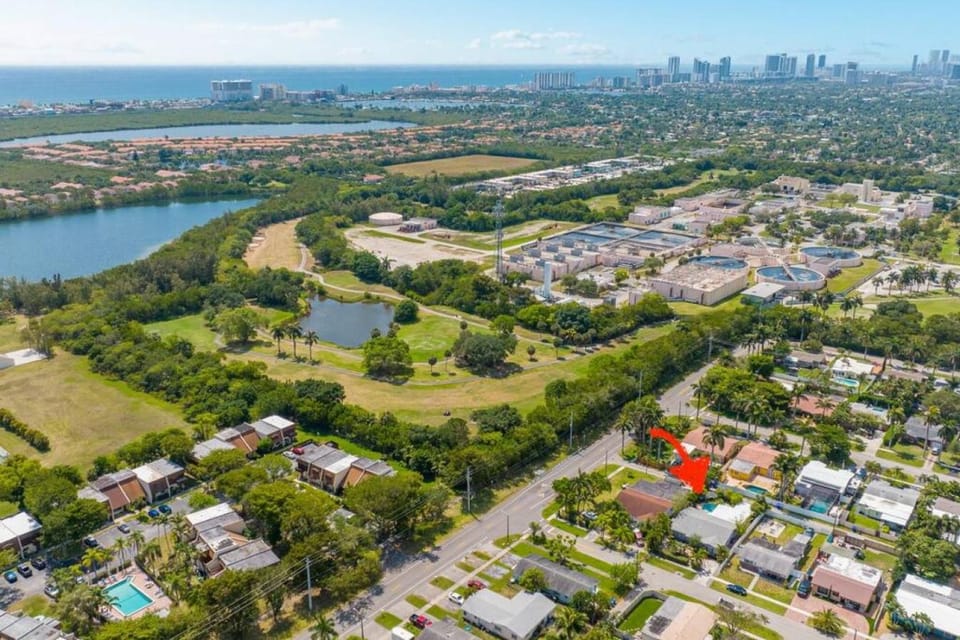 Neighbourhood, Bird's eye view, Location