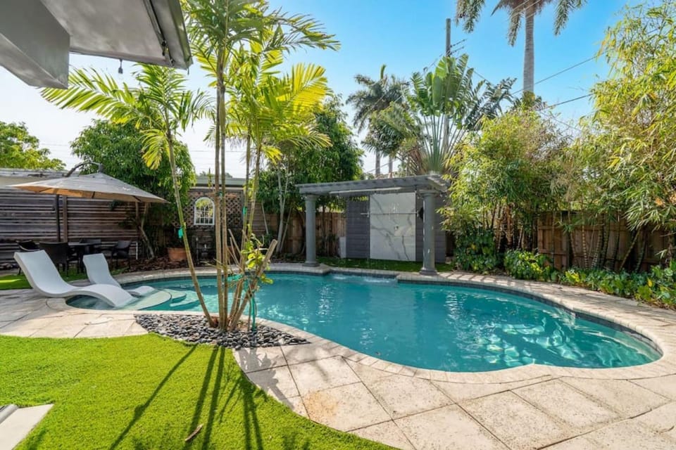 Swimming pool