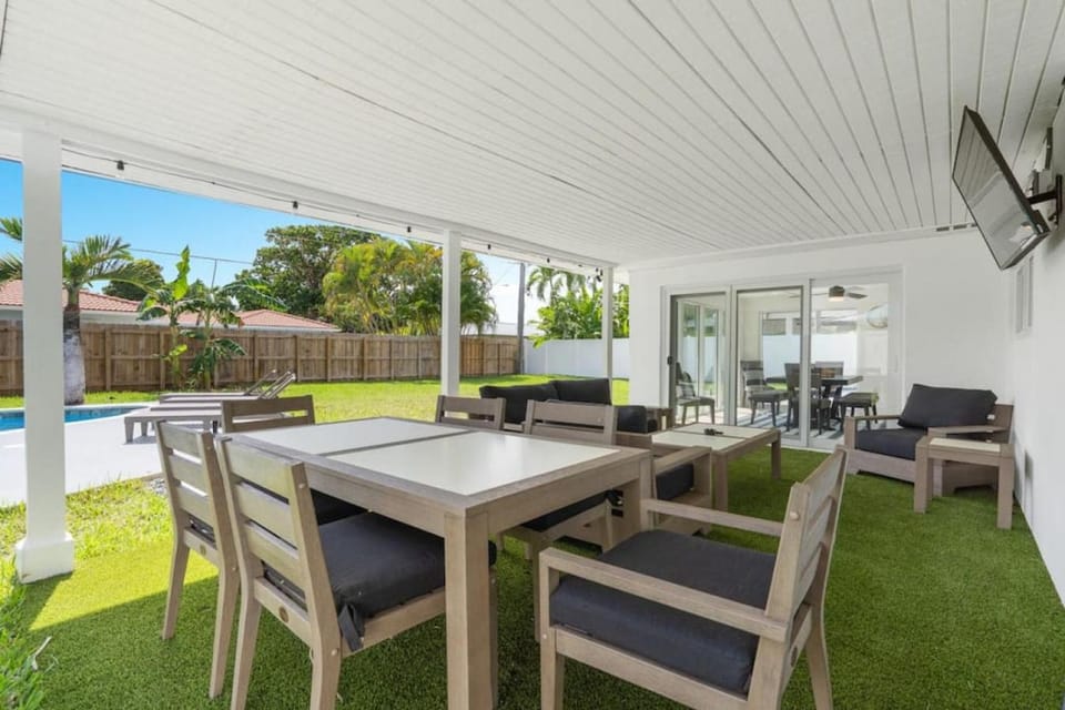 Patio, Seating area, Dining area