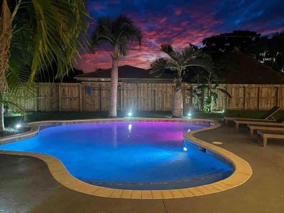 Swimming pool, sunbed