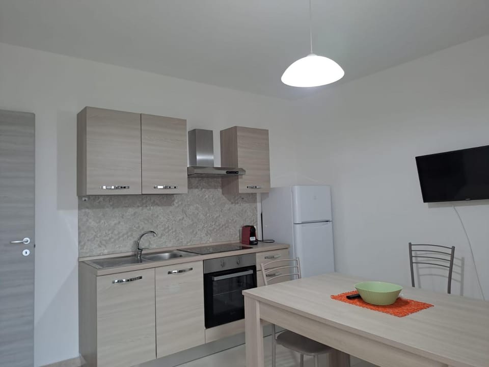 TV and multimedia, Kitchen or kitchenette, Dining area, stove