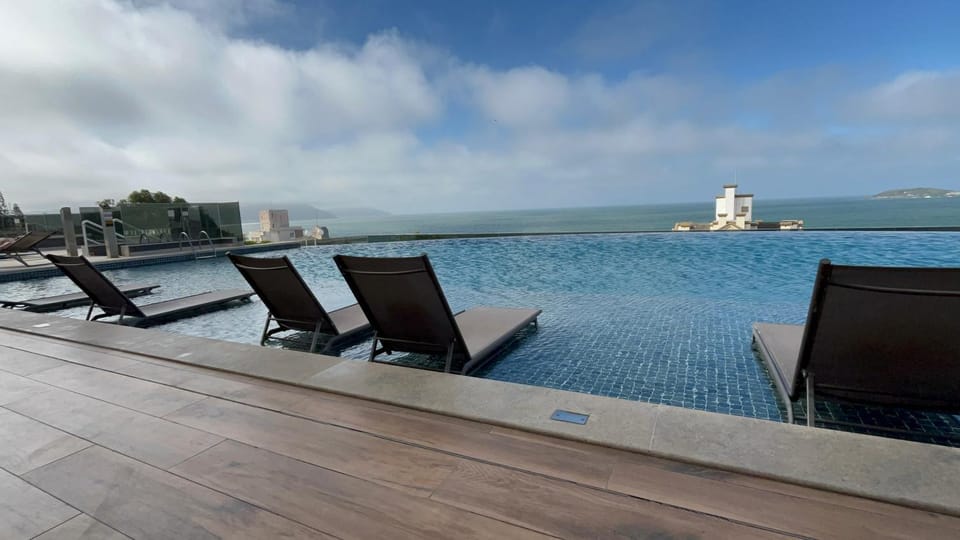 Apartamento fantástico, piscina vista mar Apartment in Florianopolis