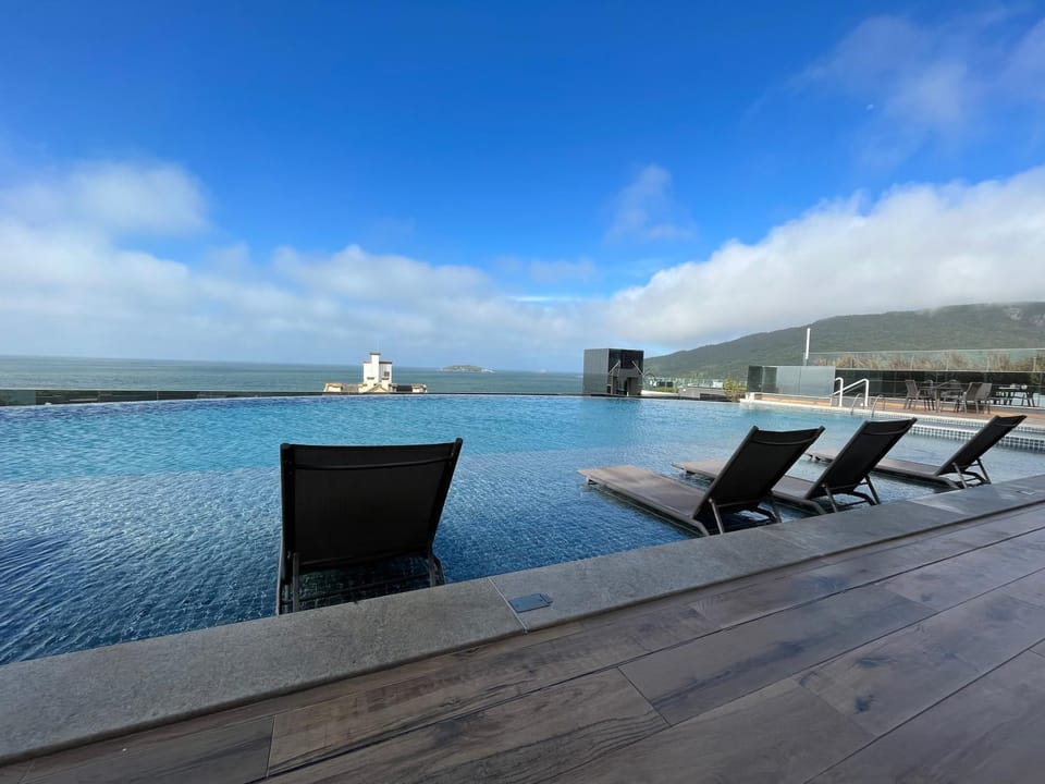 Apartamento fantástico, piscina vista mar Apartment in Florianopolis