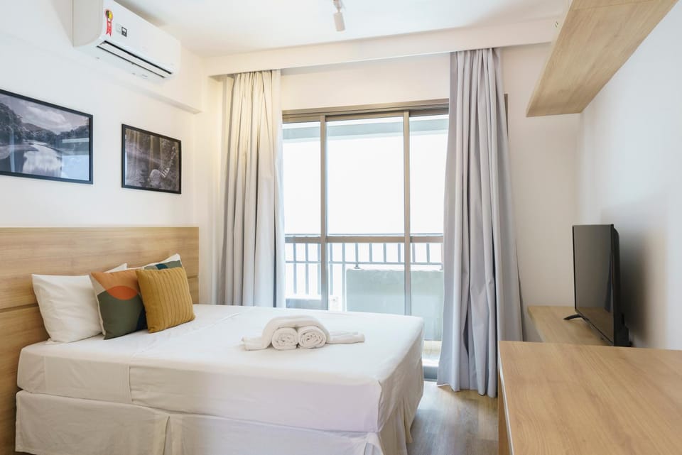 Bed, TV and multimedia, Photo of the whole room, towels, air conditioner