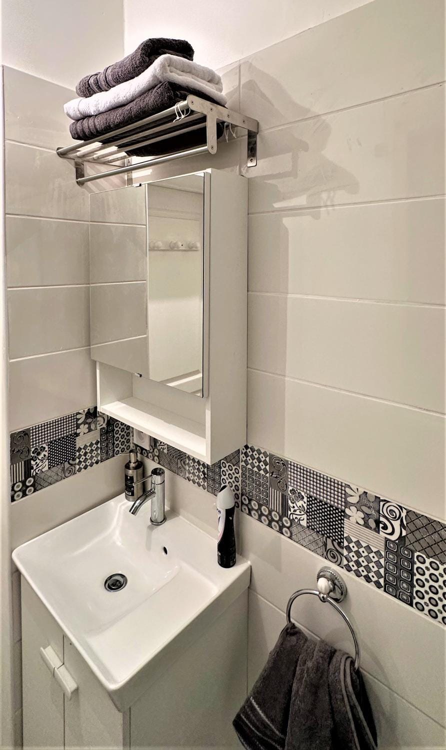 Bathroom, towels