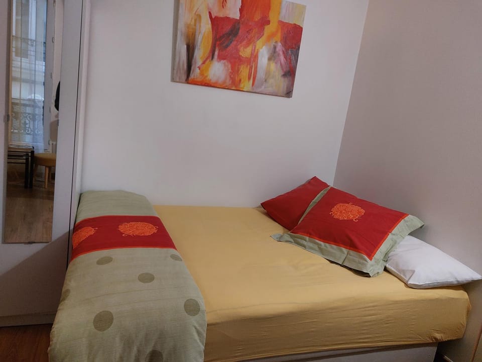 a studio in heart of Montmart sacré coeur Apartment in Paris