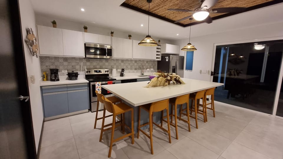 Casa Cardumen | 4BR Retreat in Jacó • Walk to Beach & Pool House in Jaco