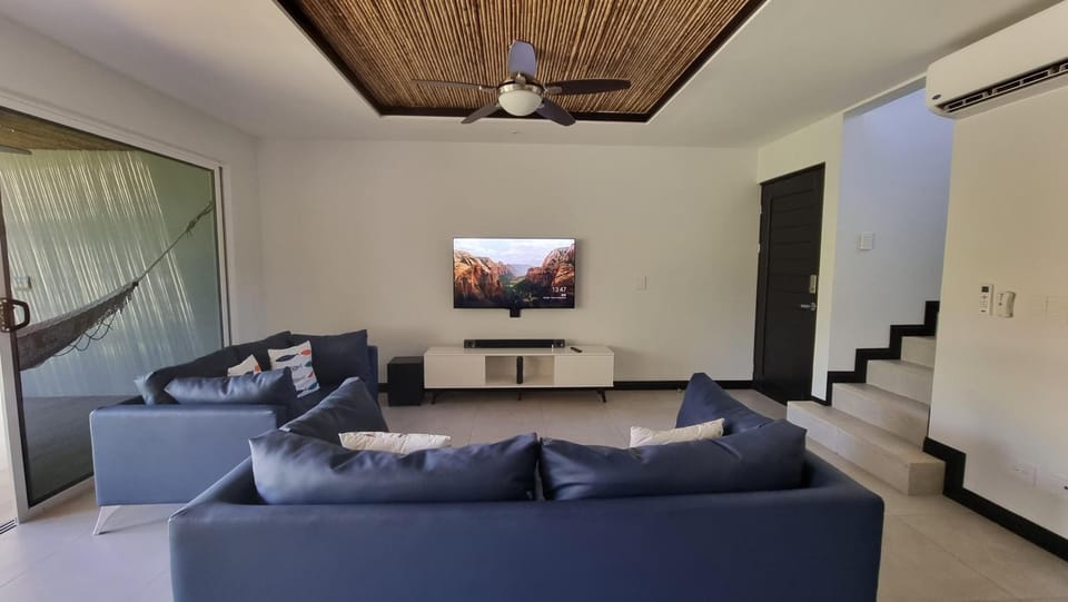 Casa Cardumen | 4BR Retreat in Jacó • Walk to Beach & Pool House in Jaco