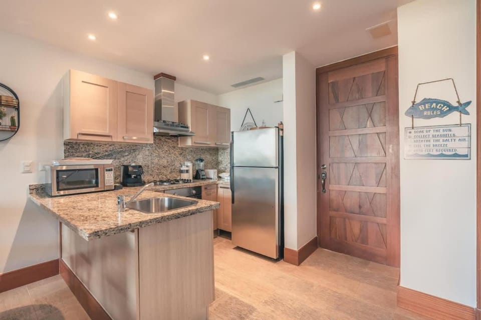 Kitchen or kitchenette, oven